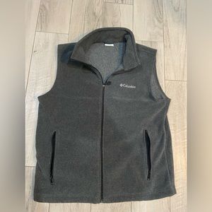 Colombia full zip vest. Size medium